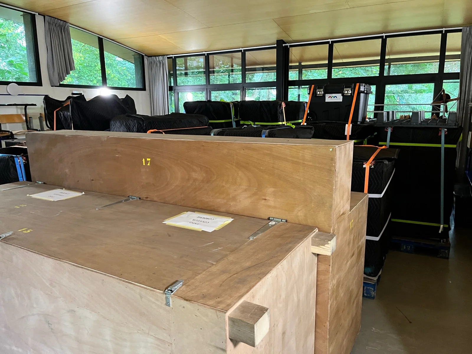 Colisage et transport de l'exposition COULEURS